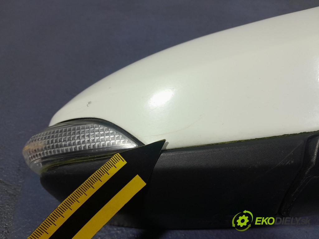Toyota Yaris 2014 zpětné zrcátko prave
