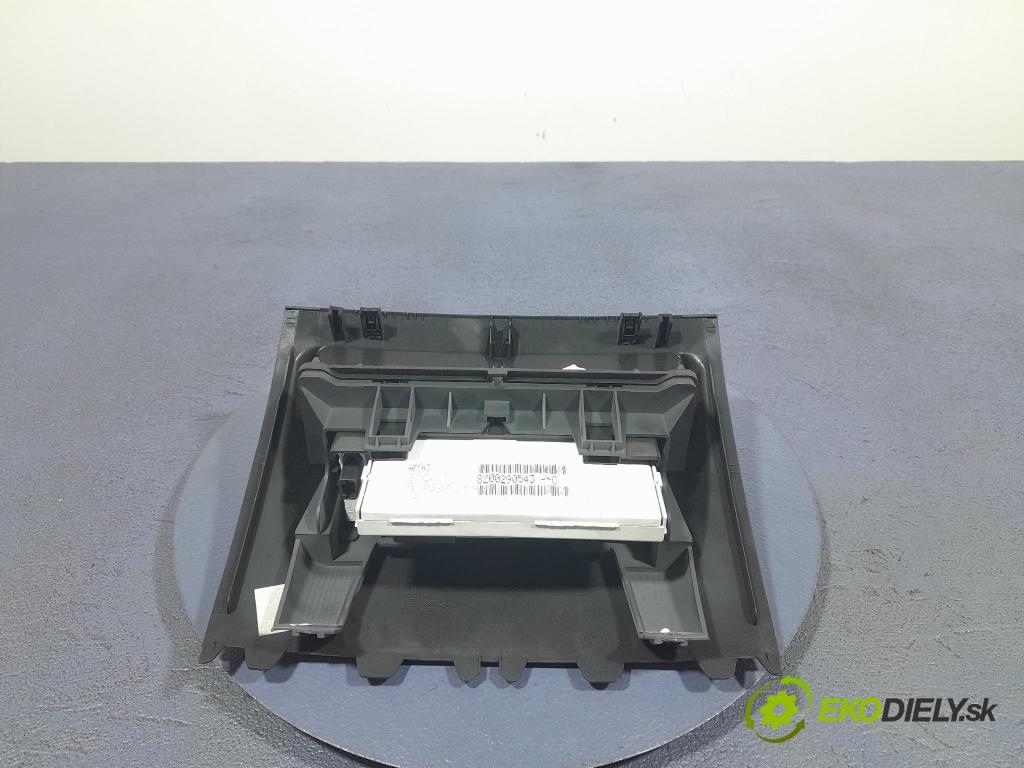 Renault Megane 2006 displej Radio / GPS 8200290543