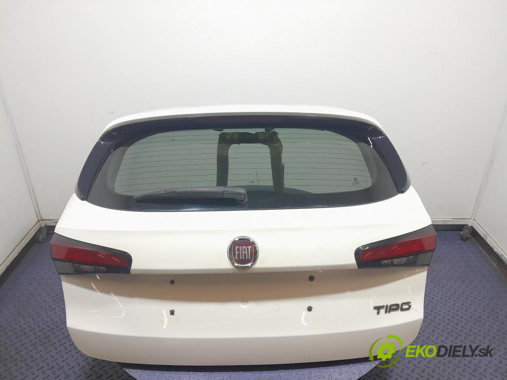 Fiat Tipo 2019 zadní dveře kufra: kufr
