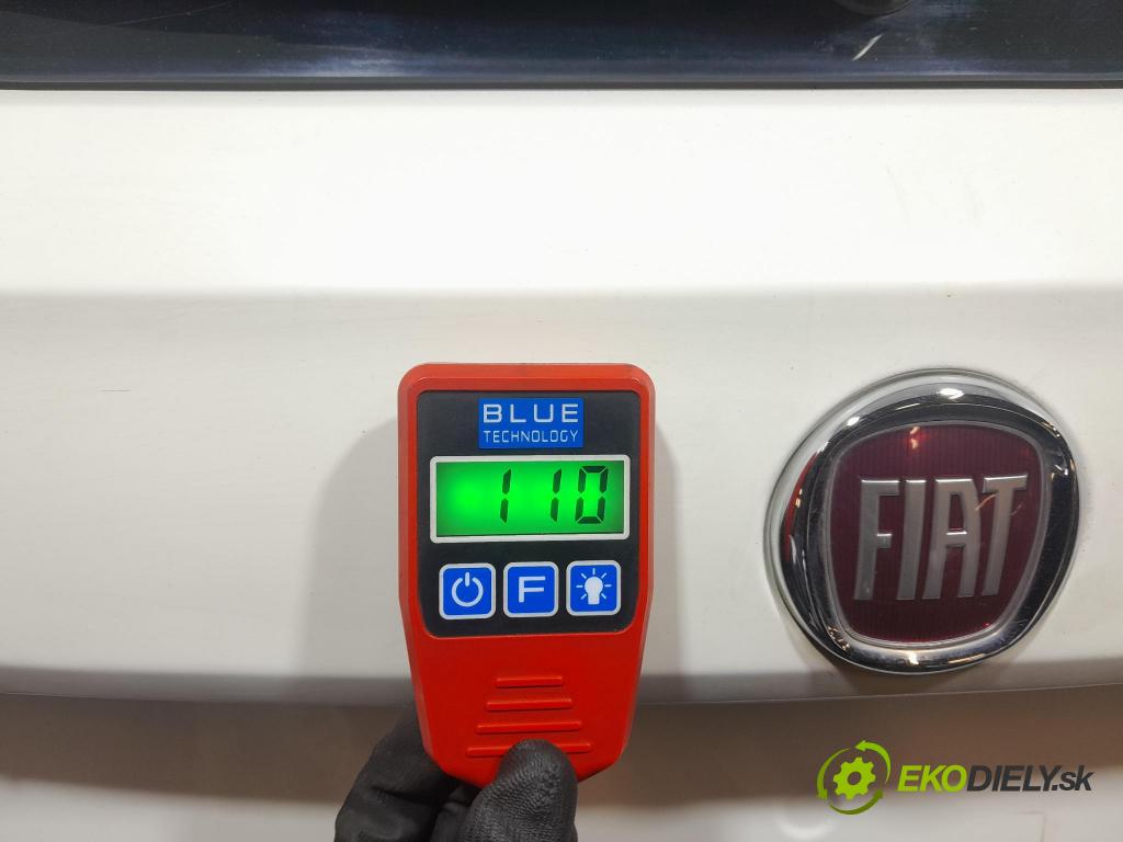 Fiat Tipo 2019 zadní dveře kufra: kufr