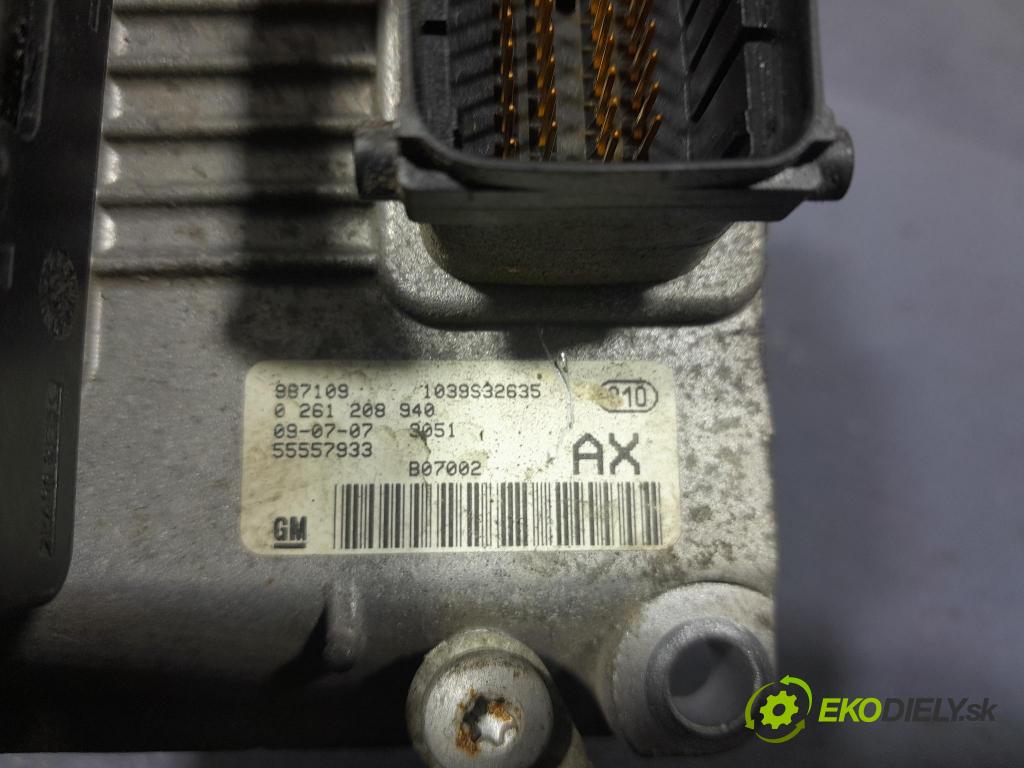 Opel Corsa 2009 řídící jednotka Motor: 55557933