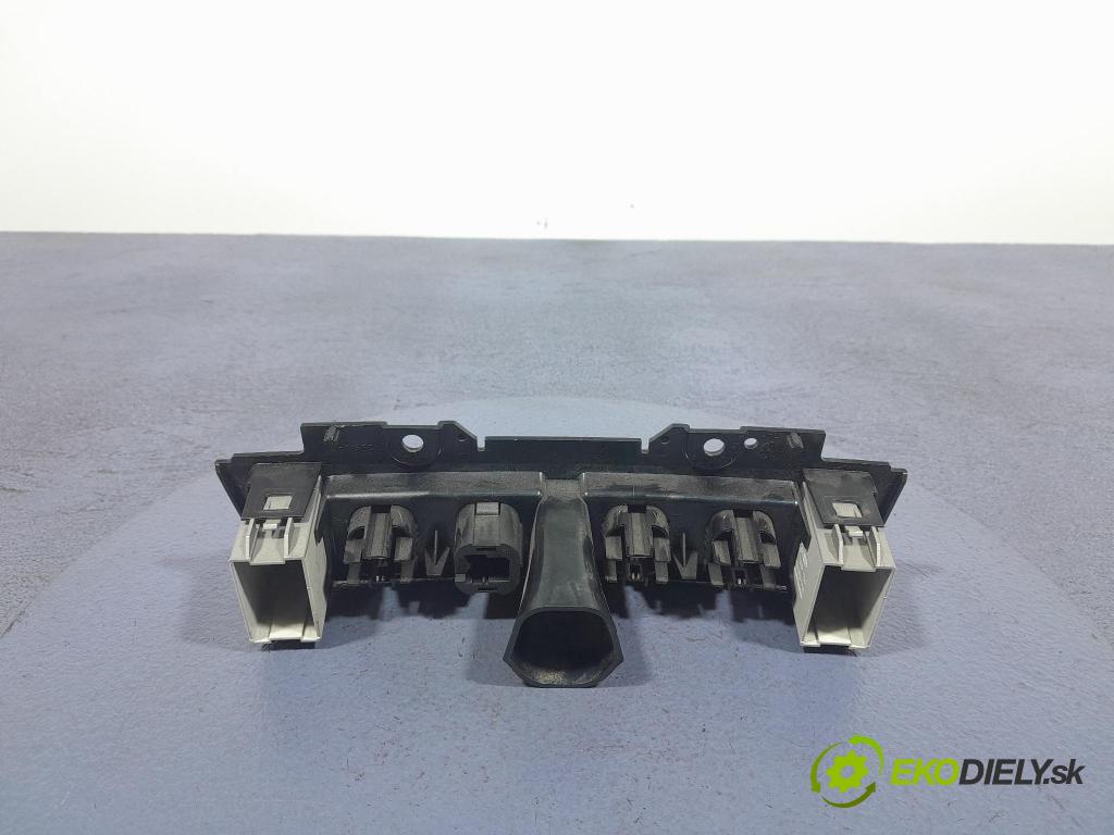Ford Focus 2008 kryt Plast: Interiéry: 8M51-13D734-A