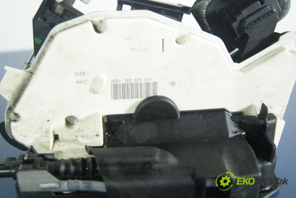Skoda Rapid 2013 zámek dveře Zad: Levý: 5E0839015