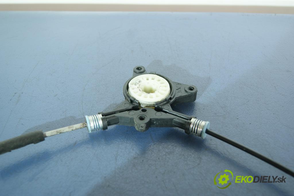 Mazda 3 2004 mechanismus stahování Sklenka: před v pravo: