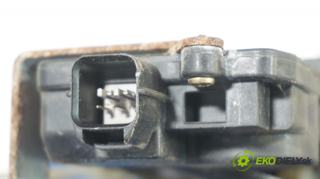 Mitsubishi Pajero 2003 zámek dveře před Levý: