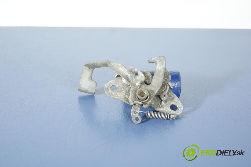 Citroen C1 2005 zámek masky:
