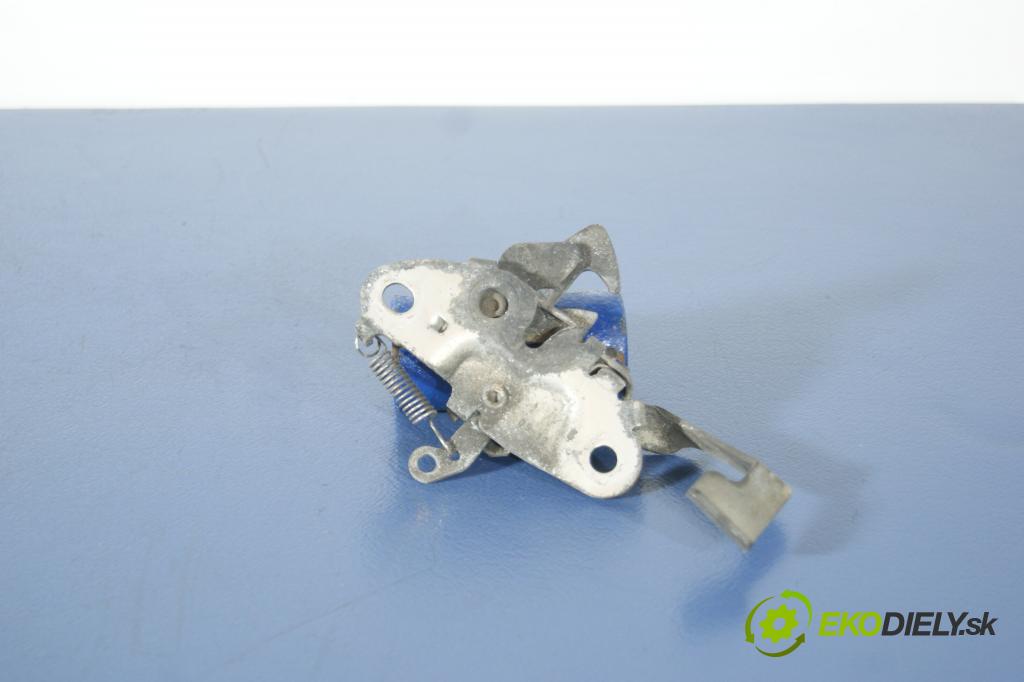 Citroen C1 2005 zámek masky: 